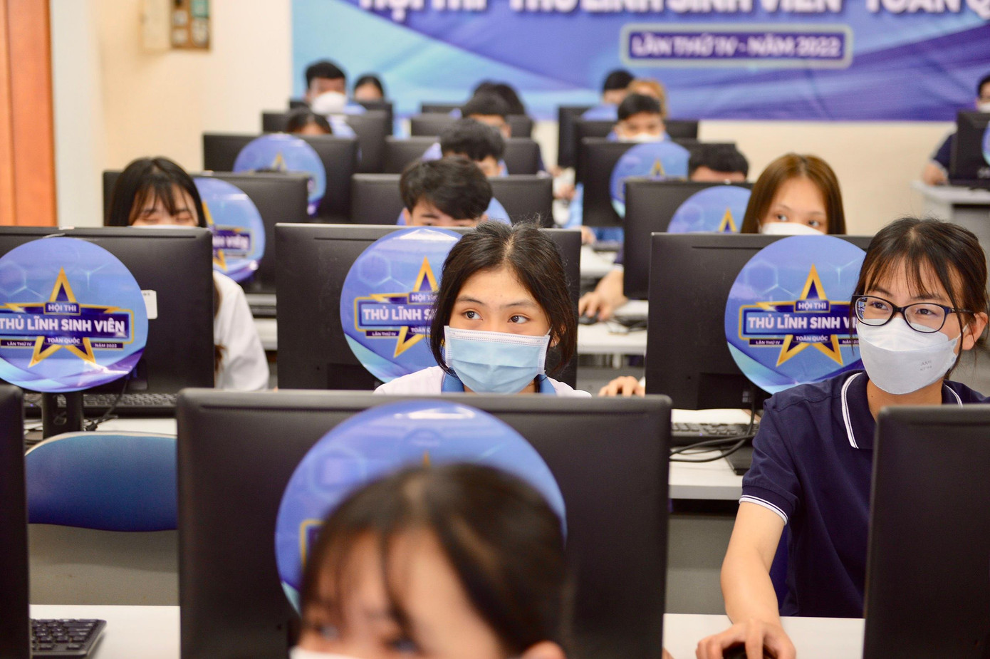 Những thí sinh đầu tiên tham gia Hội thi “Thủ lĩnh sinh viên” toàn quốc lần thứ IV năm 2022, tại Đại học Giao thông Vận tải. Ảnh: Dương Triều Những thí sinh đầu tiên tham gia Hội thi “Thủ lĩnh sinh viên” toàn quốc lần thứ IV năm 2022, tại Đại học Giao thông Vận tải. Ảnh: Dương Triều