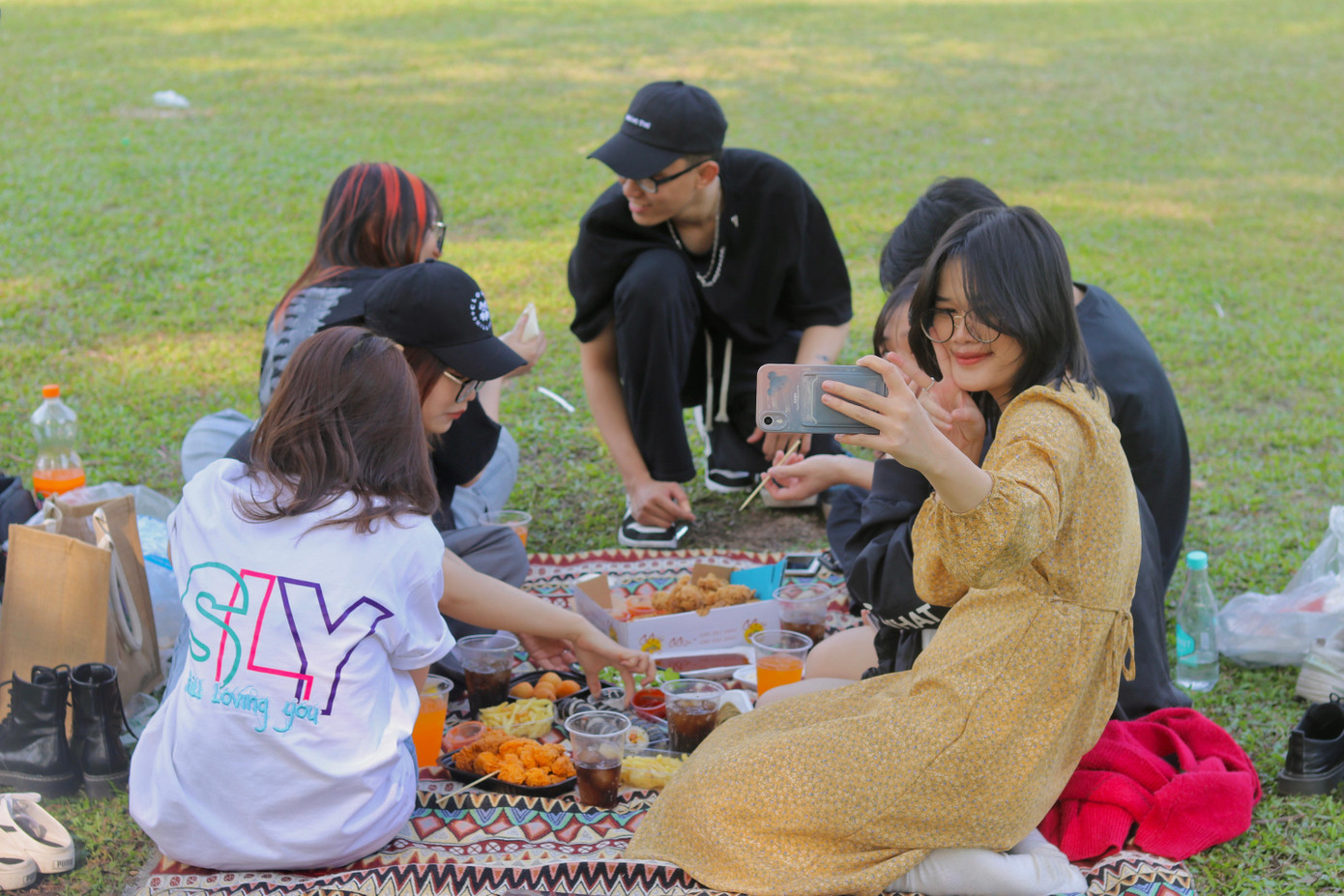 Trải nghiệm với những bữa tiệc dã ngoại ngoài trời tại công viên Yên Sở. Ảnh: Phương Thảo Trải nghiệm với những bữa tiệc dã ngoại ngoài trời tại công viên Yên Sở. Ảnh: Phương Thảo