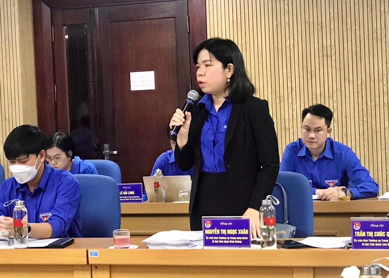 Chị Nguyễn Thị Ngọc Xuân, Bí thư Tỉnh Đoàn Bình Dương thảo luận tại hội nghị Chị Nguyễn Thị Ngọc Xuân, Bí thư Tỉnh Đoàn Bình Dương thảo luận tại hội nghị