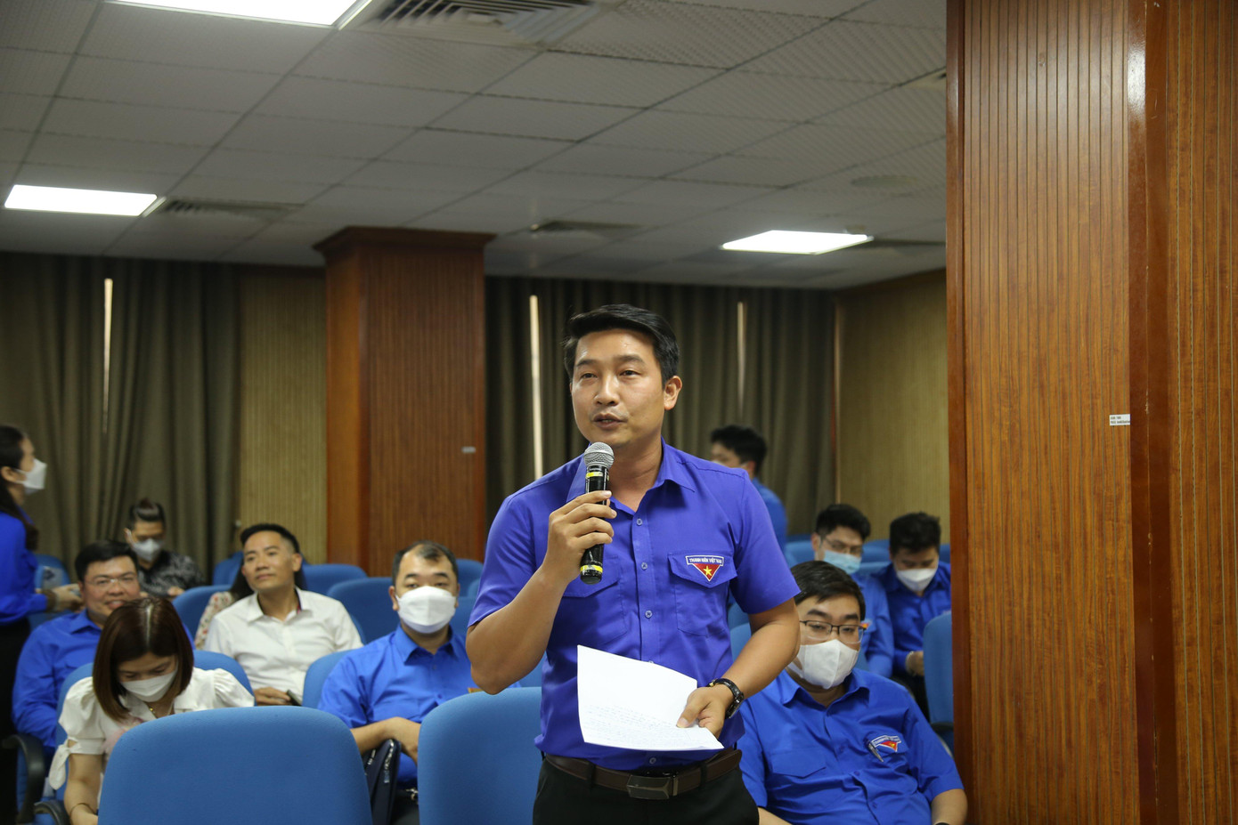 Các đại biểu thảo luận, chia sẻ tại hội nghị Các đại biểu thảo luận, chia sẻ tại hội nghị