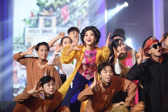 Nghệ sĩ Hà Myo, gương mặt trẻ Việt Nam triển vọng 2021 với nhiều nỗ lực, sáng tạo trong bảo tồn, phát huy hát xẩm. Nghệ sĩ Hà Myo, gương mặt trẻ Việt Nam triển vọng 2021 với nhiều nỗ lực, sáng tạo trong bảo tồn, phát huy hát xẩm.