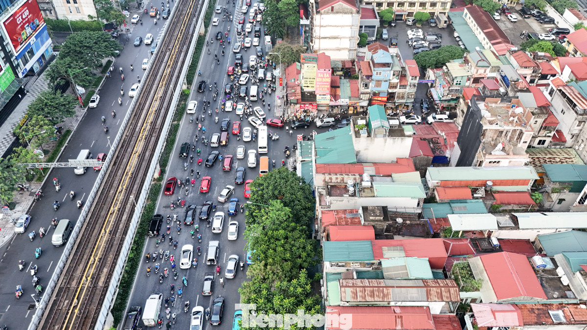 Điểm đầu dự án giao với đường Nguyễn Trãi, điểm cuối đến ngõ 162 Nguyễn Tuân được mở rộng trên cơ sở đường hiện có. Tuyến đường sẽ có mặt cắt ngang là 21m, gồm phần lòng đường rộng 15m và 2 bên lề rộng 3m.