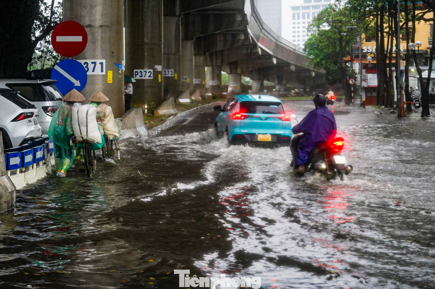 Khu vực đường Kim Mã hướng về trung tâm phố lúc 6h30 sáng.