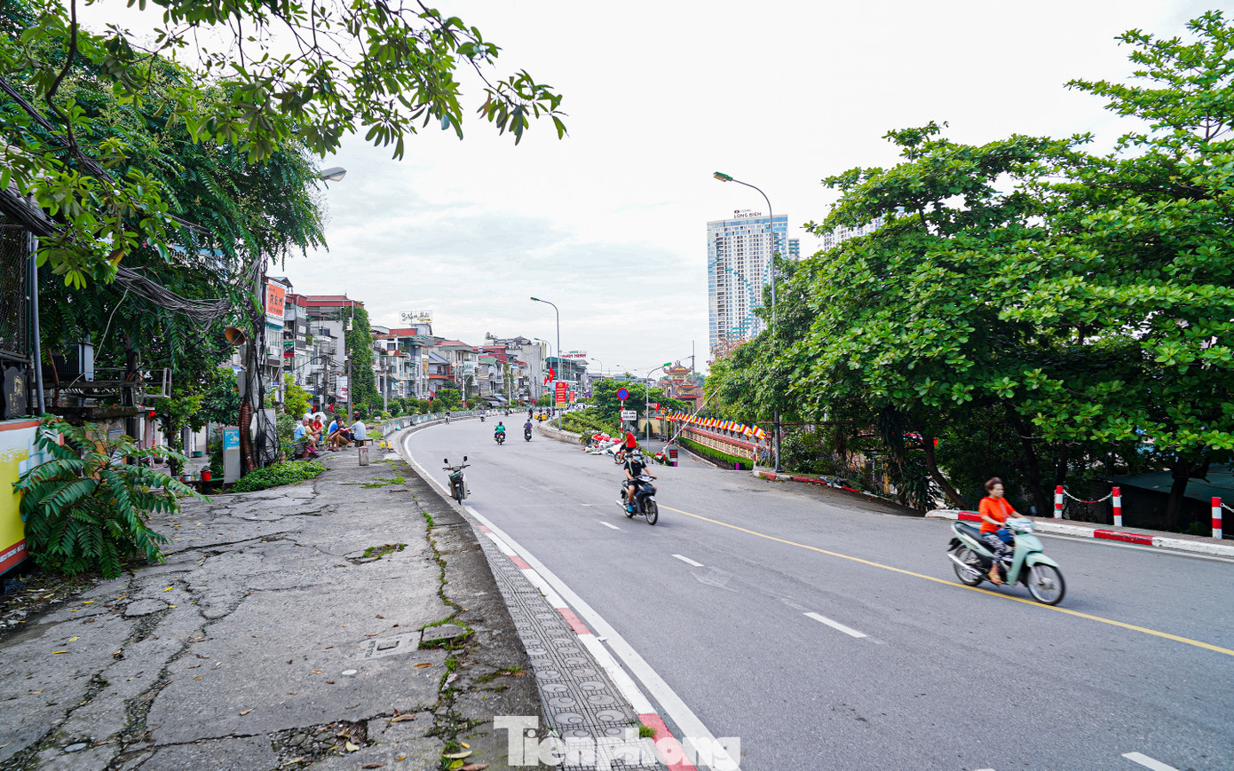Nhiều người dân Thủ đô thoải mái ra đường không e ngại cảnh tắc đường.