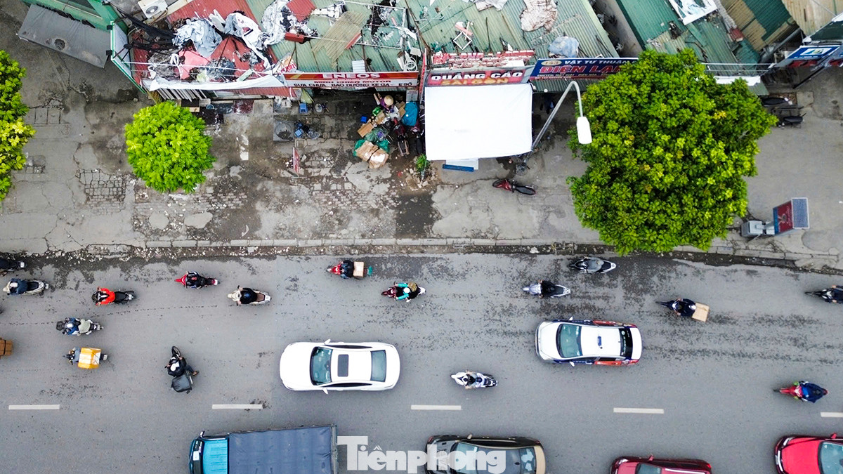 Vừa qua, tại kỳ họp thứ 14, HĐND quận Thanh Xuân đồng ý chủ trương đầu tư Dự án Cải tạo vỉa hè đường Nguyễn Xiển với tổng mức đầu tư dự kiến hơn 29 tỷ đồng.