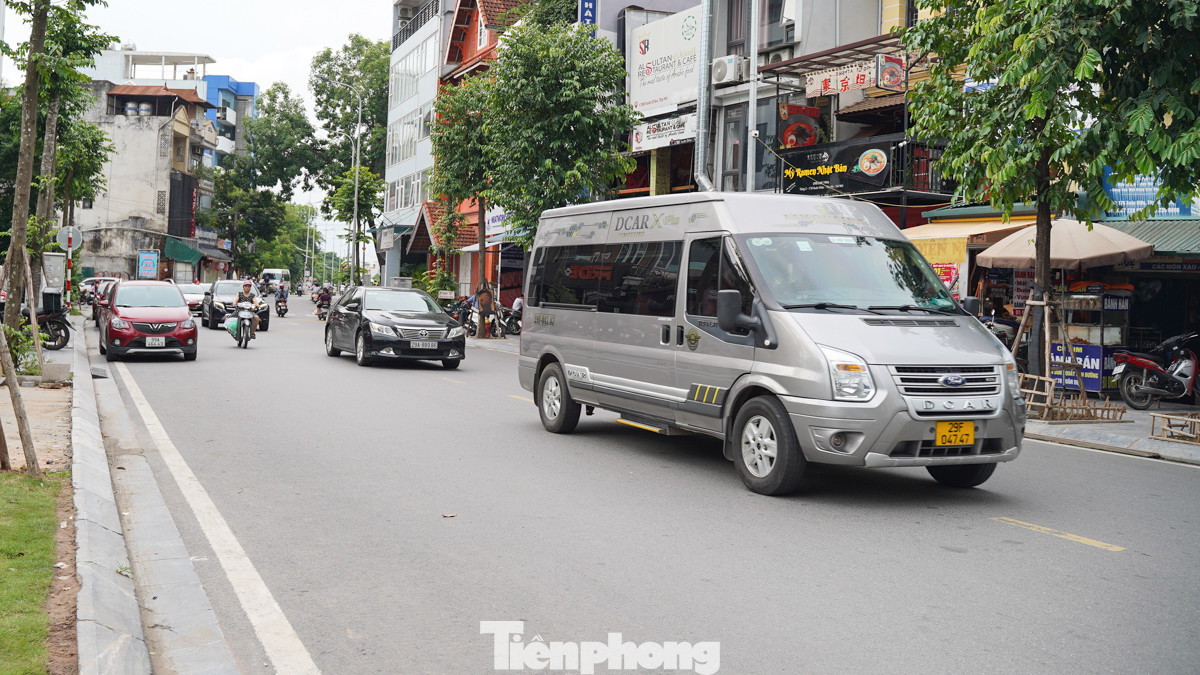 Tiếp tục tổ chức giao thông 1 chiều cho các phương tiện xe ô tô trên tuyến đường Xuân Diệu (theo chiều và đoạn từ nút giao với Âu Cơ (gần chợ hoa Quảng An) đến nút giao với Âu Cơ (gần Khách sạn Thắng Lợi).