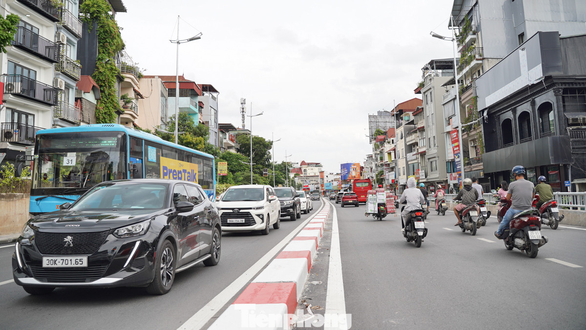 Được thực hiện từ tháng 6/2020, theo kế hoạch dự kiến sẽ hoàn thành năm 2021, tuy nhiên, đến hiện tại, công tác xây dựng dự án mới cơ bản hoàn thành. Việc tổ chức lại giao thông trên tuyến đường Âu Cơ từ ngày 20/8/2024 nhằm hạn chế tình trạng ùn tắc giao thông.