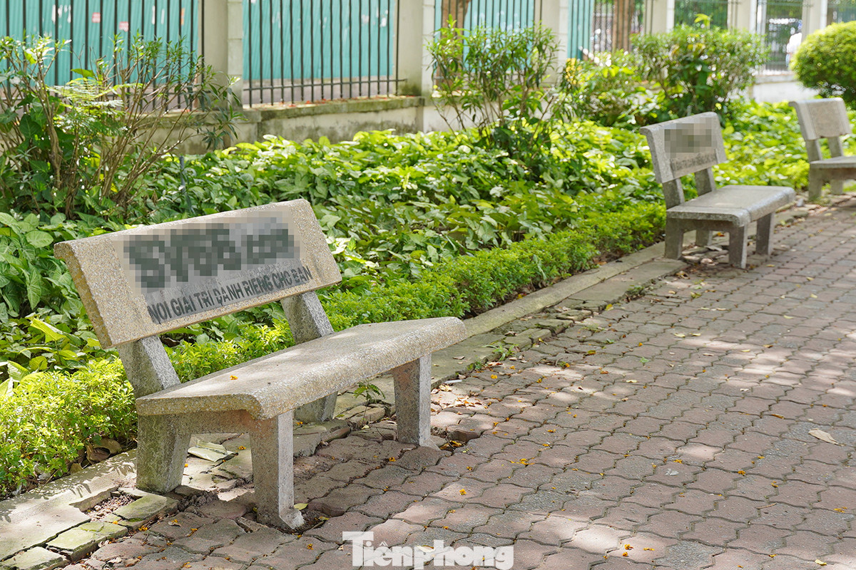 Bên dưới các đường link là lời dẫn dụ đánh vào tâm lý mọi người như: Nơi cảm xúc không giới hạn; Nơi dành riêng cho bạn...