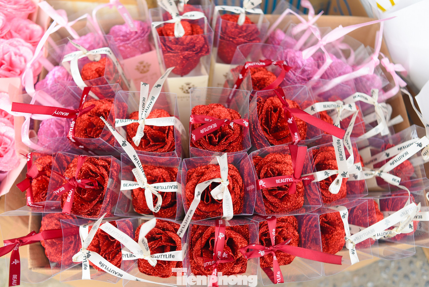 Hoa hồng sáp là quà tặng rất hot với giới trẻ.