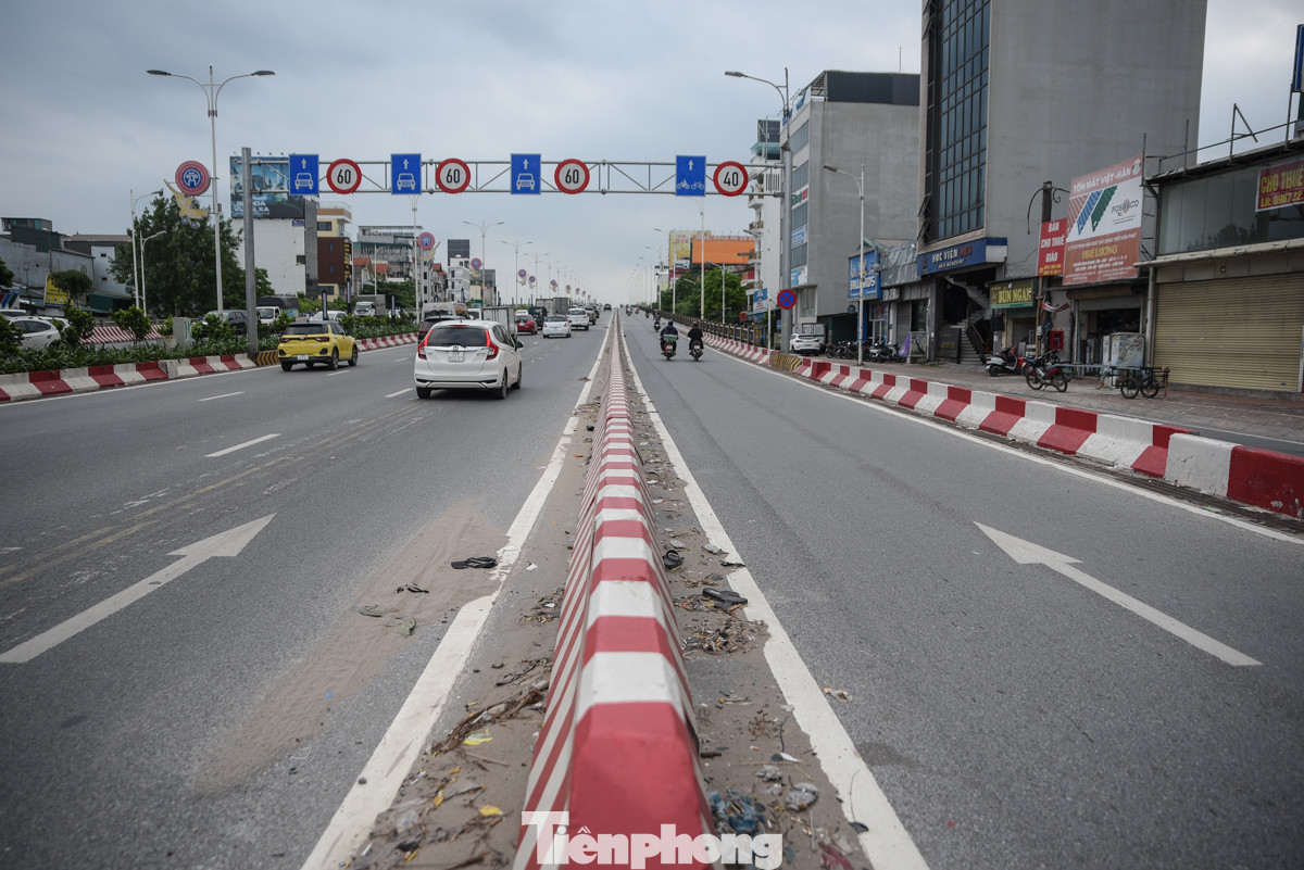Sau hơn 8 tháng thông xe, cầu Vĩnh Tuy hoàn thiện hai giai đoạn đã giúp cho người dân Thủ đô hai bờ sông Hồng kết nối với nhau, tạo điều kiện thuận lợi cho việc phát triển kinh tế. Tuy nhiên, việc giữ vệ sinh môi trường trên cầu Vĩnh Tuy vẫn còn nhiều bất cập, đặc biệt là tình trạng rác thải.