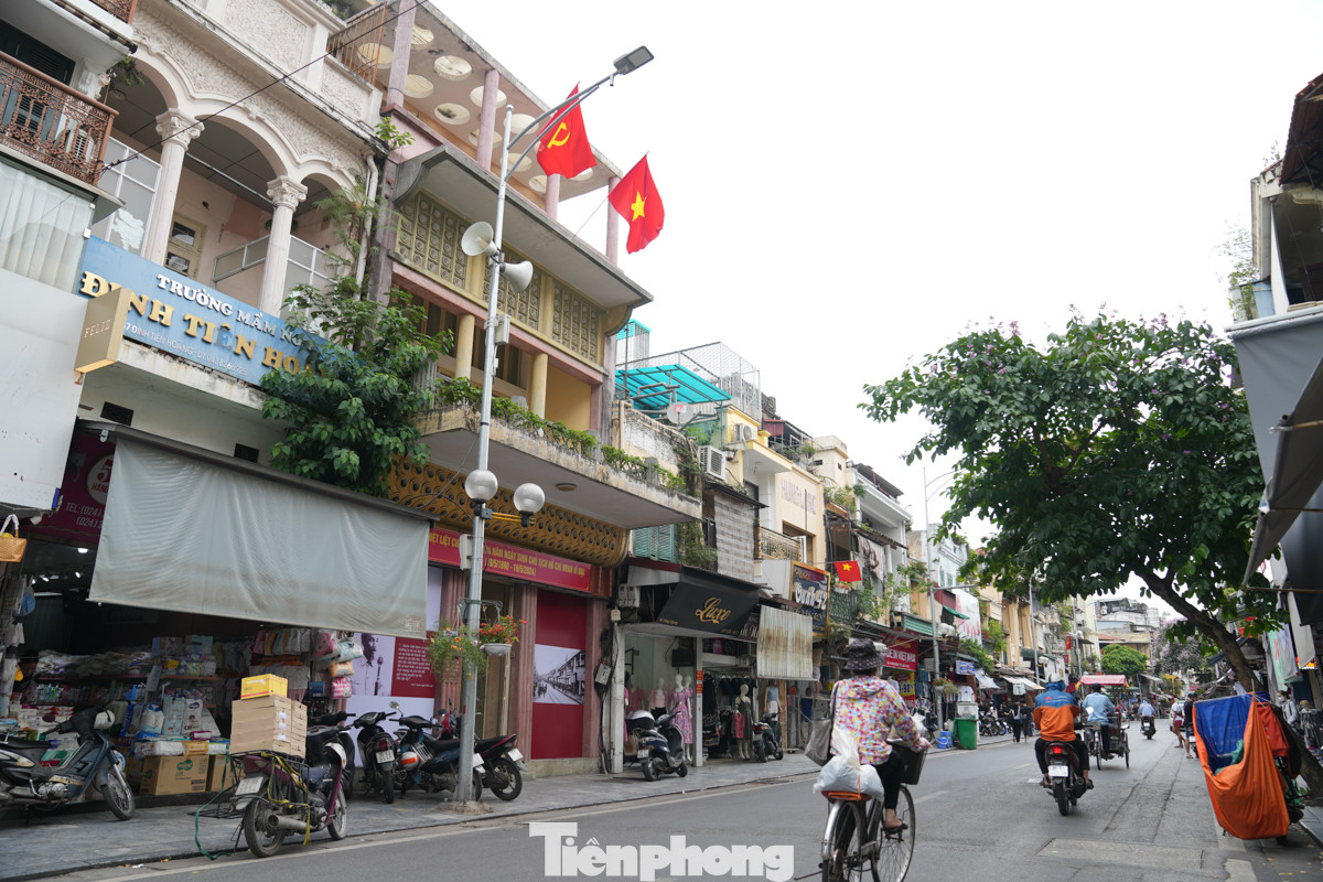 Ngôi nhà tại 48 Hàng Ngang ngày xưa thuộc sở hữu của ông Trịnh Văn Bô. Ông Bô không chỉ dâng hiến ngôi nhà cho cách mạng mà sau khi tuyên ngôn độc lập ông cũng đã tiên phong trong nhiều phong trào để khôi phục đất nước.