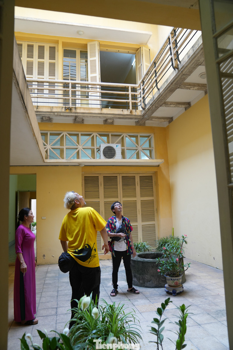 Một số người Nhật nghiên cứu lịch sử cũng nhân dịp du lịch đã đến để tận mắt thấy được hiện trường nơi lịch sử Việt Nam được viết lên.