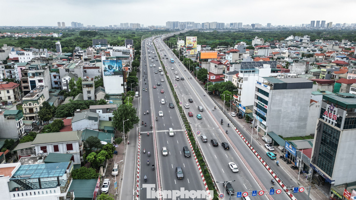 Cầu Vĩnh Tuy bắc qua sông Hồng thuộc tuyến vành đai 2, trên địa bàn hai quận Hai Bà Trưng và quận Long Biên (thành phố Hà Nội). Dự án Cầu Vĩnh Tuy giai đoạn 2 được khởi công xây dựng vào ngày 9/1/2021 với tổng mức đầu tư hơn 2.500 tỷ đồng và được thông xe vào 30/8/2023.