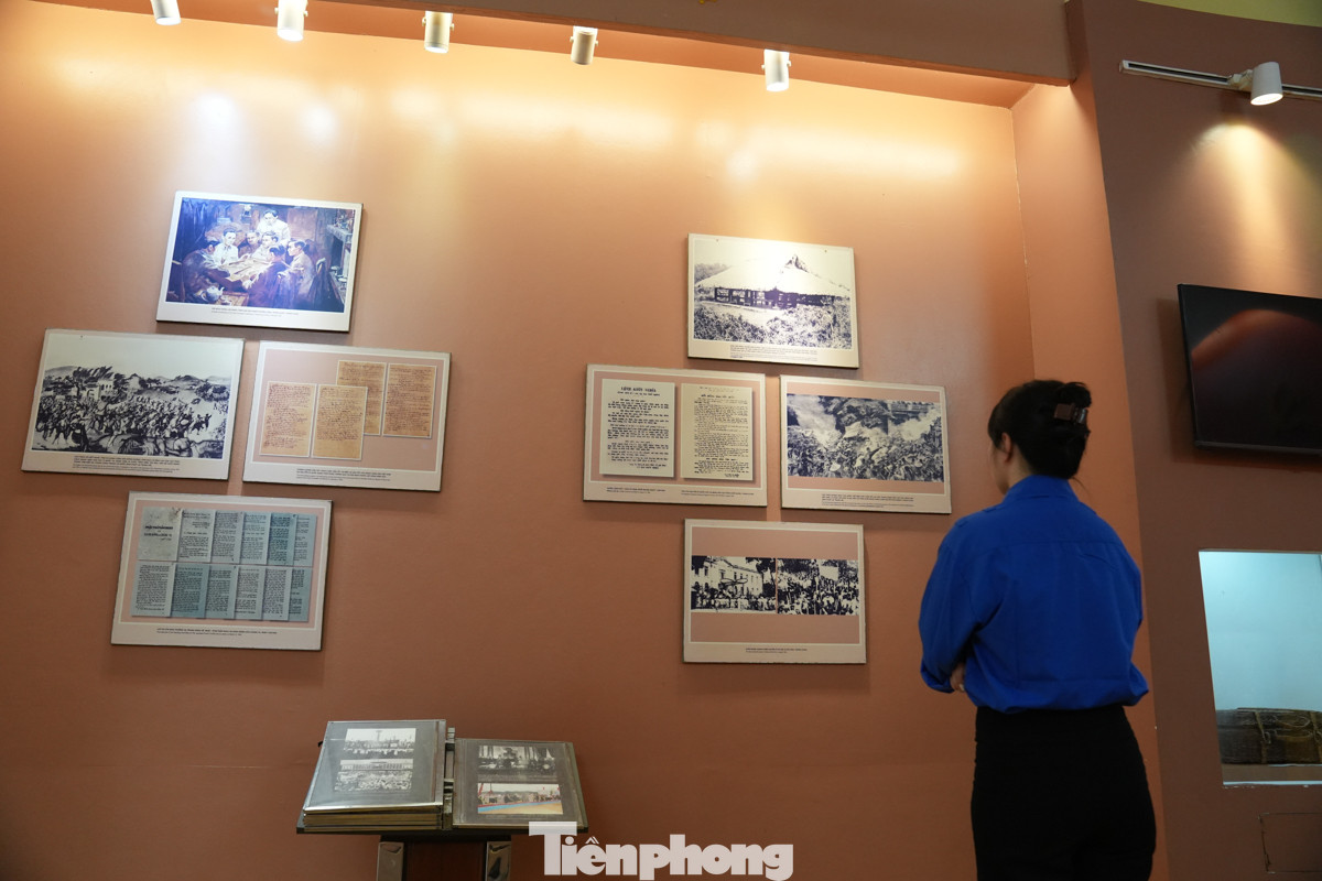 Một số bạn trẻ cũng đến tìm hiểu lại các chi tiết về lịch sử cũng như những chứng tích được ghi lại. Vì nơi đây có những bức ảnh, tư liệu mà trên mạng xã hội không thể tìm thấy.