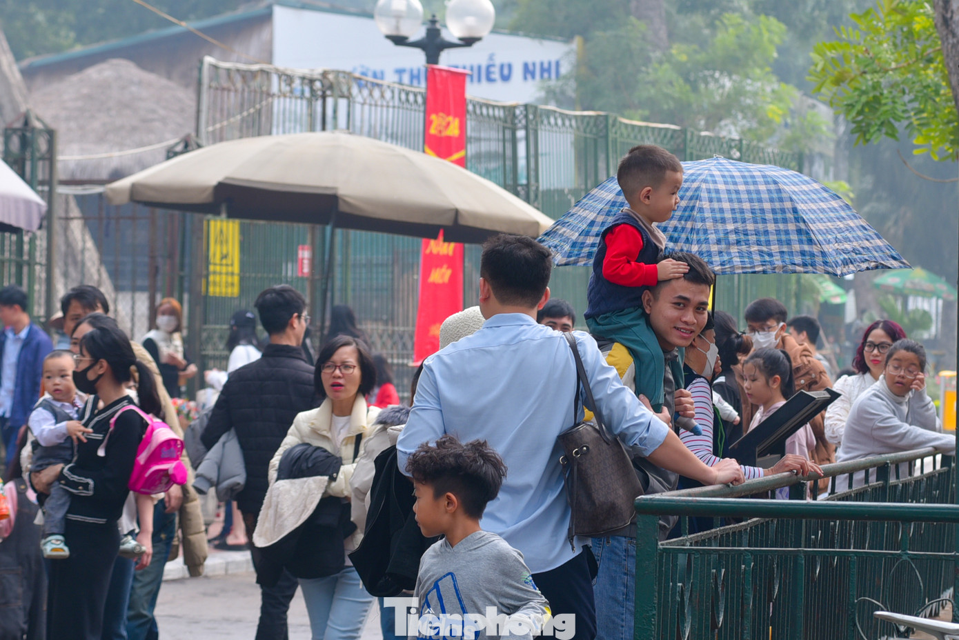 Tại đây con trẻ được tận mắt thấy bộ sưu tập động vật phong phú quý hiếm nằm trong danh mục Sách Đỏ Việt Nam như: Công, Gà lôi lam mào trắng, Gà lôi vằn, Vượn đen má trắng, Hổ Đông Dương, Beo lửa, Báo gấm, Gấu ngựa, Voi Châu Á, Hoẵng… Tại đây con trẻ được tận mắt thấy bộ sưu tập động vật phong phú quý hiếm nằm trong danh mục Sách Đỏ Việt Nam như: Công, Gà lôi lam mào trắng, Gà lôi vằn, Vượn đen má trắng, Hổ Đông Dương, Beo lửa, Báo gấm, Gấu ngựa, Voi Châu Á, Hoẵng…
