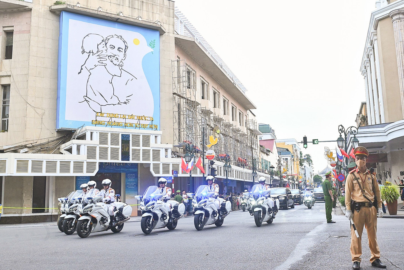 CSGT đi dàn mô tô Honda Goldwing đảm nhận việc dẫn đoàn lãnh đạo Đảng, Nhà nước, khách quốc tế đến thăm và làm việc tại Việt Nam.