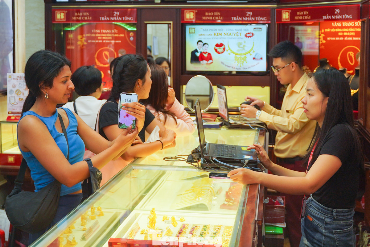 Sáng nay, vàng miếng SJC được thu mua với giá 82,5 triệu đồng/lượng và bán ra ở mức 86,5 triệu đồng/lượng. Vàng nhẫn được đơn vị này niêm yết ở mức 83,38 - 85,18 triệu đồng/lượng. Sáng nay, vàng miếng SJC được thu mua với giá 82,5 triệu đồng/lượng và bán ra ở mức 86,5 triệu đồng/lượng. Vàng nhẫn được đơn vị này niêm yết ở mức 83,38 - 85,18 triệu đồng/lượng.