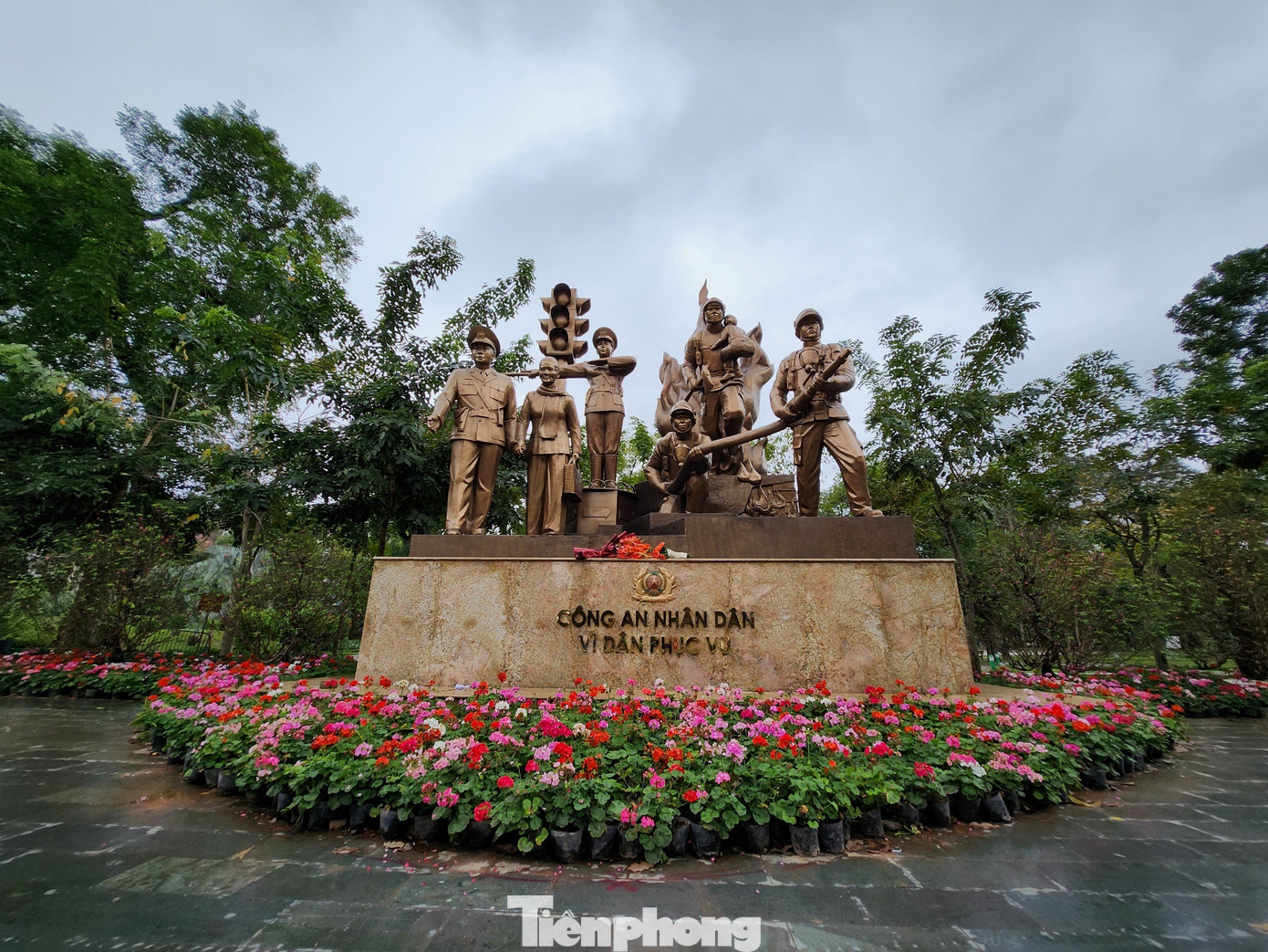 Mục tiêu của đồ án thiết kế cảnh quan khu vực hồ Thiền Quang là tạo các điểm kết nối giữa khu vực dân cư và các trung tâm văn hóa xã hội của khu vực, trong đó tận dụng lợi thế không gian mở của công viên Thống Nhất và phố đi bộ Trần Nhân Tông tổ chức vào cuối tuần.