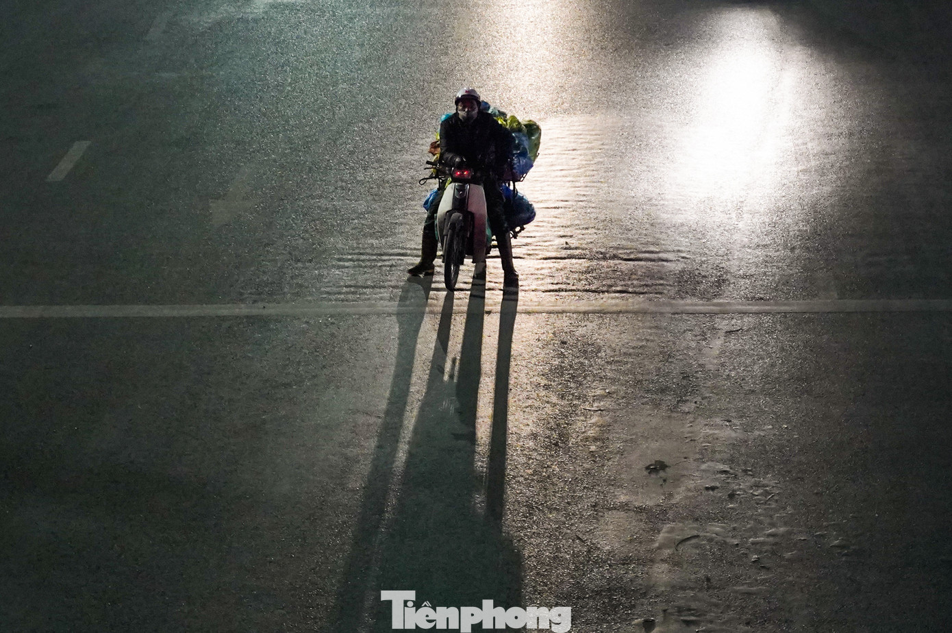 Anh Nguyễn Viết Giang (Ba Đình, Hà Nội) cho biết: "Mức phạt tăng cao khiến cho tôi cũng ý thức hơn về các lỗi vi phạm giao thông. Từ khi có Nghị định mới đi đường tôi chú ý đèn đỏ nhiều hơn vì ngoài CSGT kiểm tra, giờ đây camera phạt nguội có ở nhiều địa điểm nên khi lưu thông trên đường phải cận thận hơn".