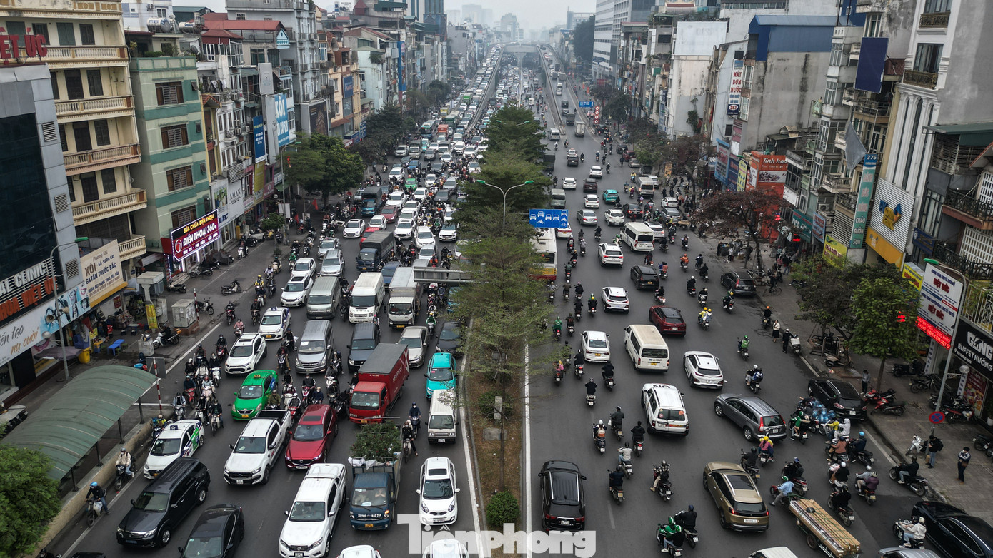 Một số tuyến phố trong nội thành cũng cùng tình trạng trên, trong ảnh là khu vực Ngã Tư Sở