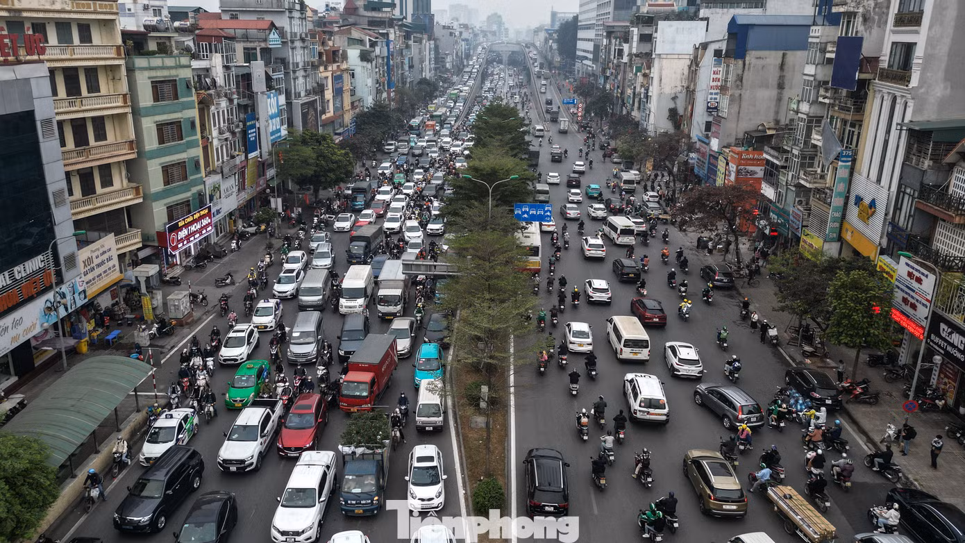 Một số tuyến phố trong nội thành cũng cùng tình trạng trên, trong ảnh là khu vực Ngã Tư Sở