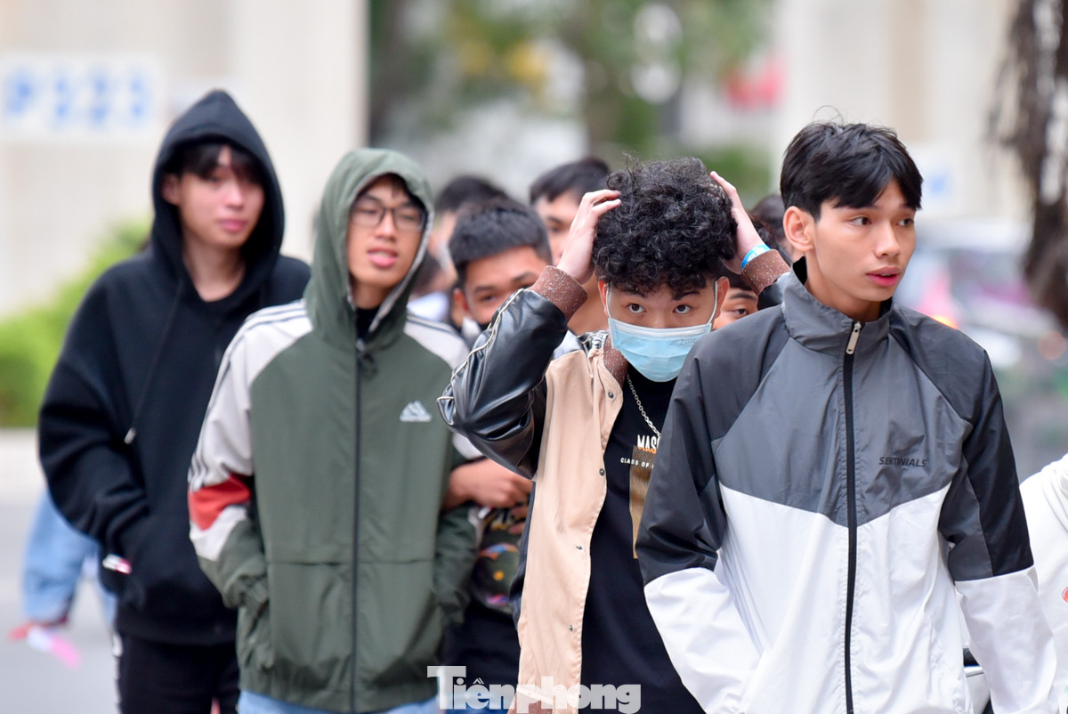 Dù đã được dự báo từ trước, nhưng vẫn có nhiều người bất ngờ do cái lạnh đổ về quá nhanh.