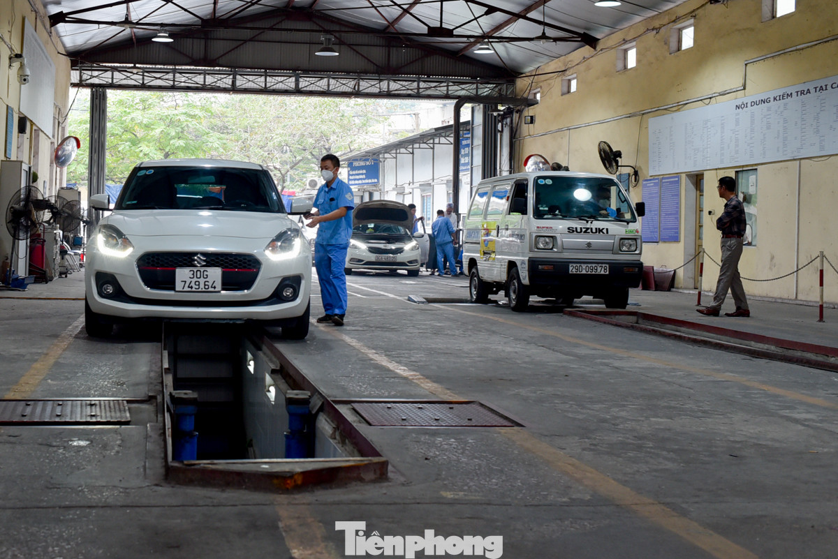 Lượng xe có tăng cao so với tháng trước, nhưng các đăng kiểm viên ở trung tâm vẫn đáp ứng tốt, không xảy ra tình trạng ùn tắc, quá tải.