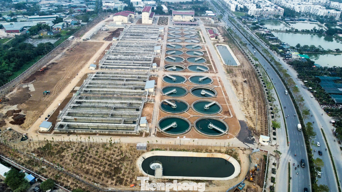 Sau 8 năm xây dựng, ngày hôm qua (1/12/2024), Hà Nội bắt đầu vận hành thử nghiệm dự án Nhà máy xử lý nước thải Yên Xá, với công suất 100.000 m3/ngày đêm. Thời gian vận hành thử trong vòng 6 tháng.
