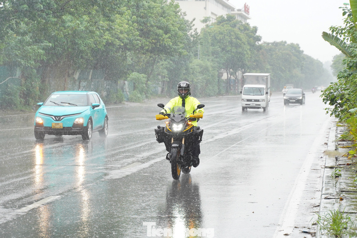 Từ ngày 7/9 đến sáng 8/9 ở khu vực các tỉnh Quảng Ninh, Hải Phòng, Lạng Sơn, Hà Giang, Phú Thọ, Hòa Bình, khu vực đồng bằng Bắc Bộ (trong đó có thủ đô Hà Nội) và Thanh Hóa có mưa to đến rất to với lượng mưa phổ biến 150-350 mm, cục bộ có nơi trên 500 mm.