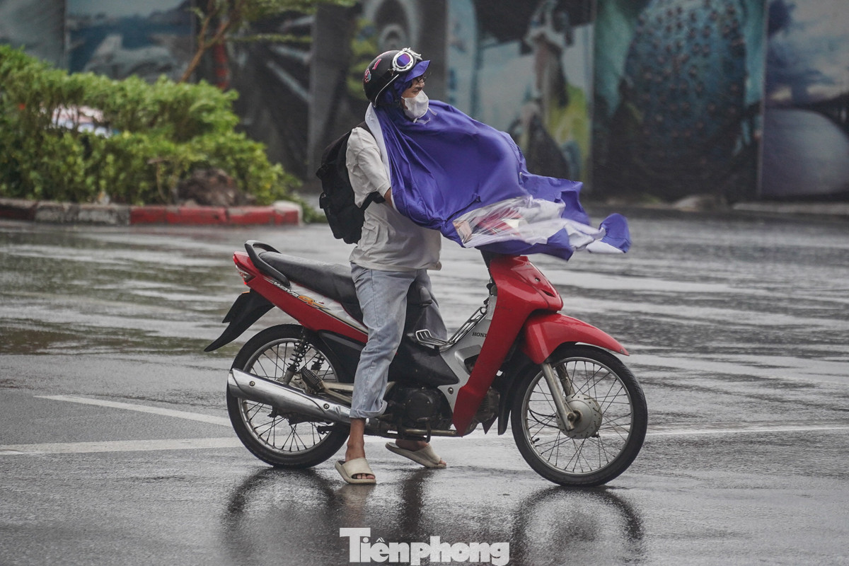 Nhiều chủ xe "bất lực" không thể di chuyển phương tiện của mình.