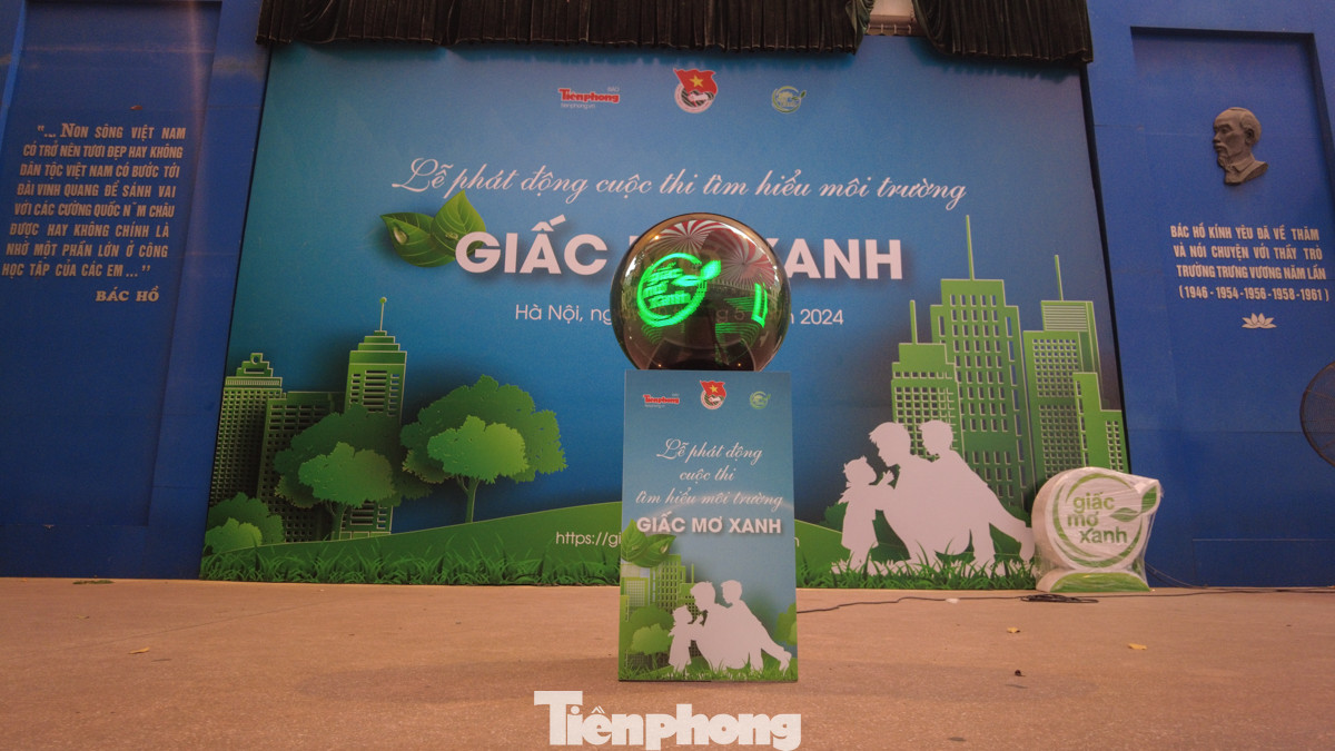 Quả cầu phát động cuộc thi tìm hiểu môi trường 'Giấc mơ xanh'.