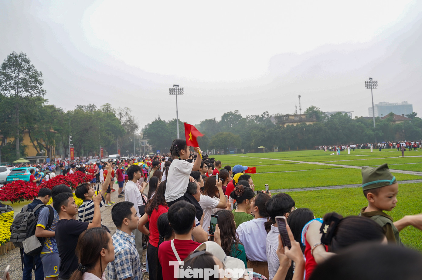 Hôm nay là ngày giải phóng miền Nam, thống nhất đất nước (30/4/1975 - 30/4/2025), nghi lễ này càng trở nên đặc biệt, thiêng liêng hơn bao giờ hết.