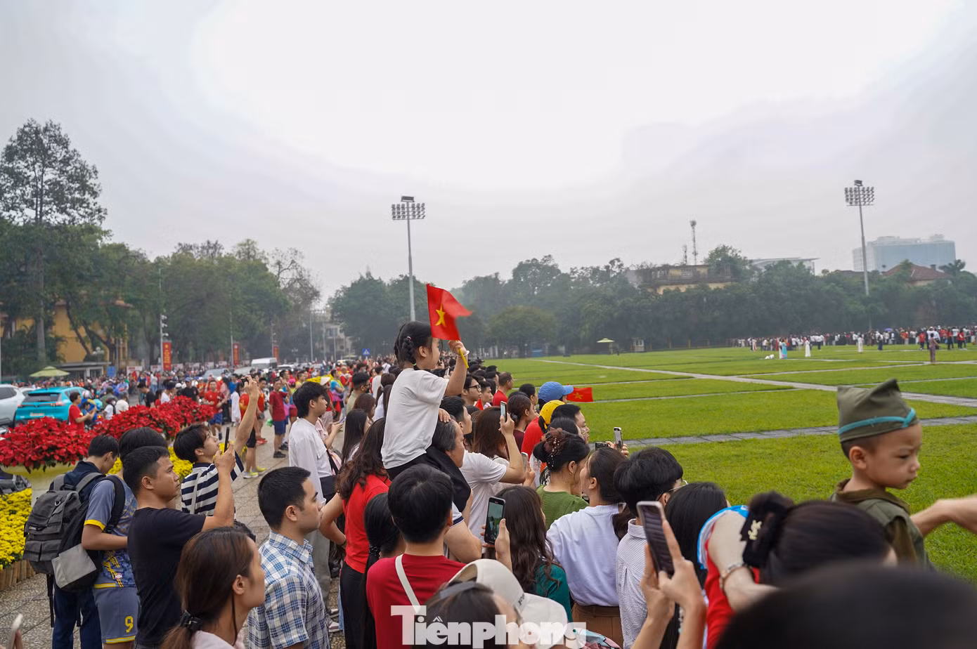 Hôm nay là ngày giải phóng miền Nam, thống nhất đất nước (30/4/1975 - 30/4/2025), nghi lễ này càng trở nên đặc biệt, thiêng liêng hơn bao giờ hết.