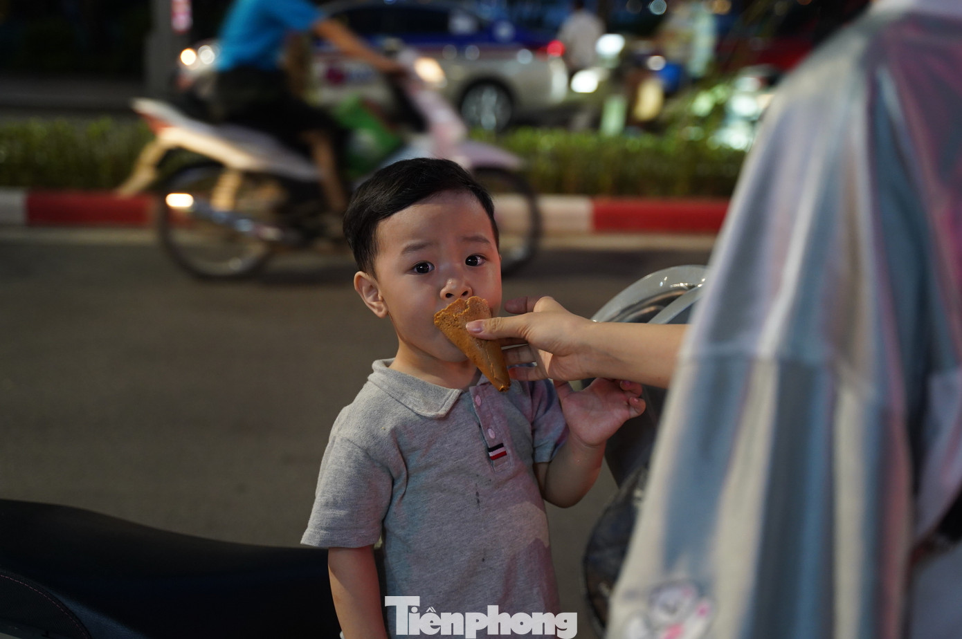 Quán kem "hút khách nhí".