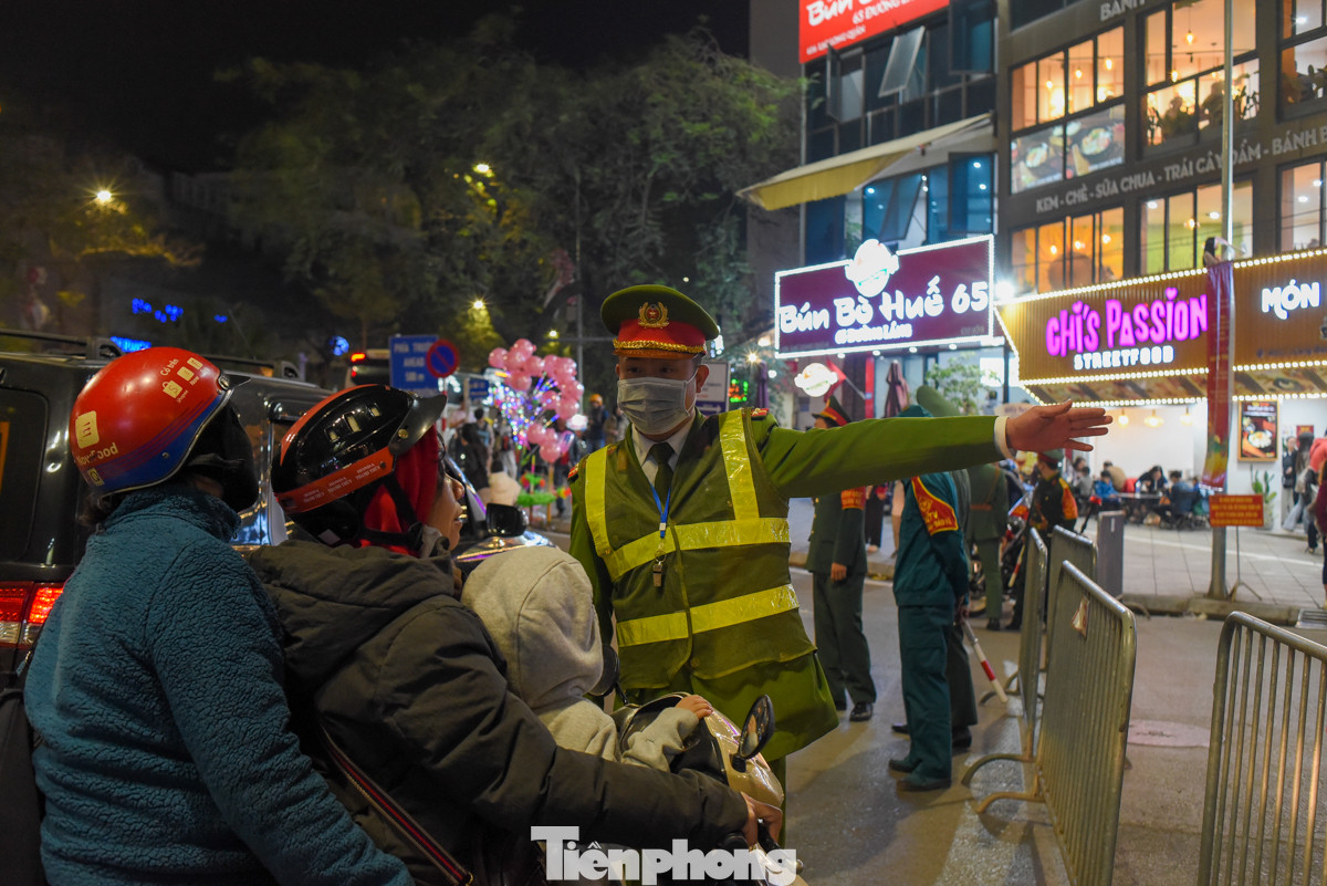 Lực lượng chức năng đã có mặt để đảm bảo trật tự an ninh của khu vực.