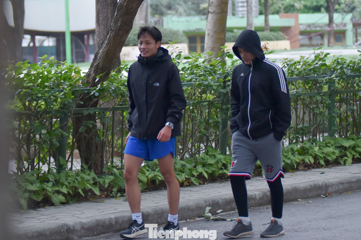 Theo Trung tâm Dự báo KTTV quốc gia, ngày 25/1, Hà Nội nền nhiệt dao động từ 8 - 14 độ C, trời rét hại, gió đông bắc cấp 3, không mưa.