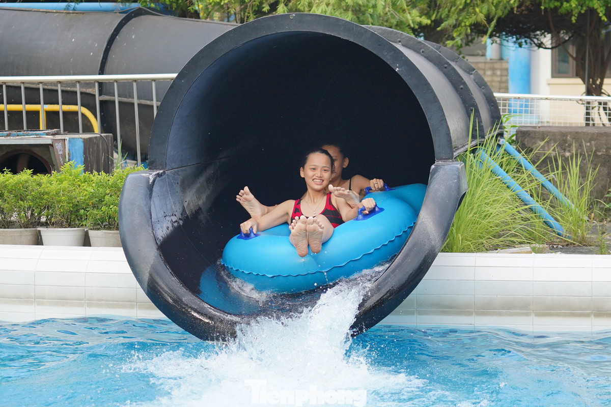 Nhiều bạn trẻ không ngại chơi những trò cảm giác mạnh tại đây.