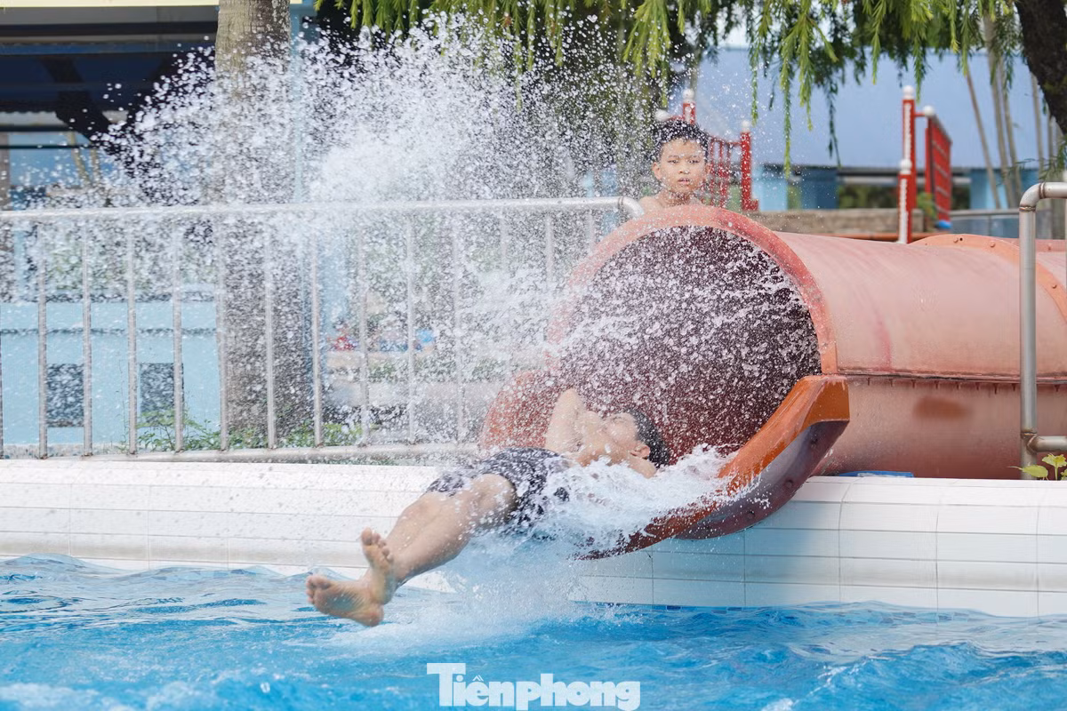 Nhiều bạn trẻ không ngại chơi những trò cảm giác mạnh tại đây.
