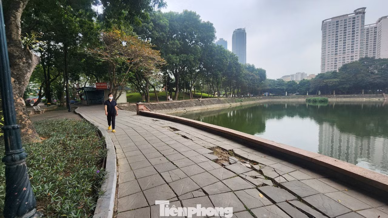 Nhiều hạng mục của công viên Nghĩa Đô đã xuống cấp theo thời gian.