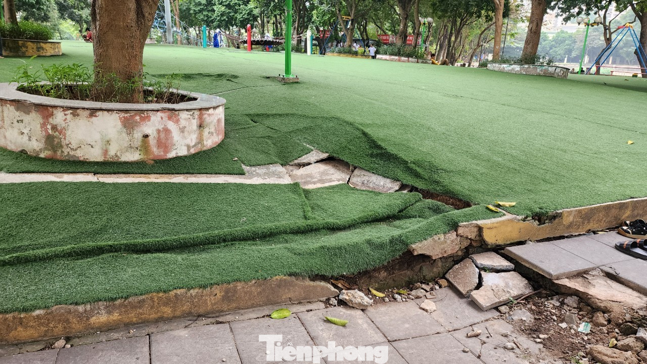 Nhiều hạng mục của công viên Nghĩa Đô đã xuống cấp theo thời gian.