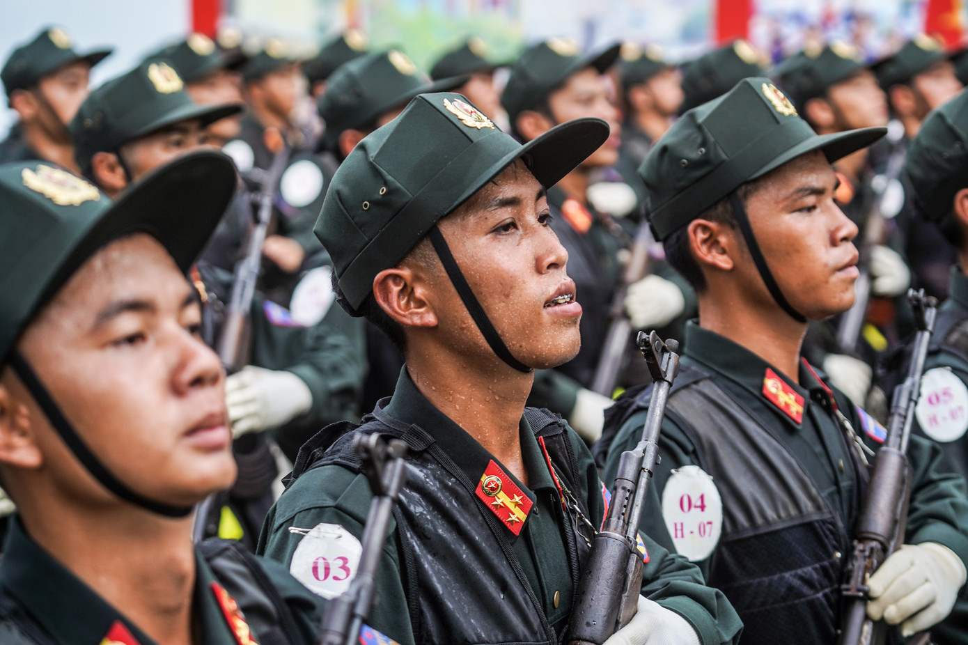 Dù thời tiết mưa nắng thất thường, các cán bộ, học viên trên thao trường Hoà Lạc vẫn vượt qua mọi khó khăn, quyết tâm luyện tập để hoàn thành xuất sắc nhiệm vụ được giao. Dù thời tiết mưa nắng thất thường, các cán bộ, học viên trên thao trường Hoà Lạc vẫn vượt qua mọi khó khăn, quyết tâm luyện tập để hoàn thành xuất sắc nhiệm vụ được giao.