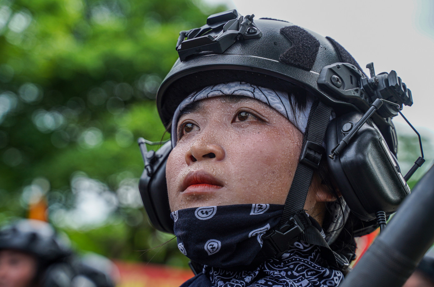 Dù thời tiết mưa nắng thất thường, các cán bộ, học viên trên thao trường Hoà Lạc vẫn vượt qua mọi khó khăn, quyết tâm luyện tập để hoàn thành xuất sắc nhiệm vụ được giao. Dù thời tiết mưa nắng thất thường, các cán bộ, học viên trên thao trường Hoà Lạc vẫn vượt qua mọi khó khăn, quyết tâm luyện tập để hoàn thành xuất sắc nhiệm vụ được giao.