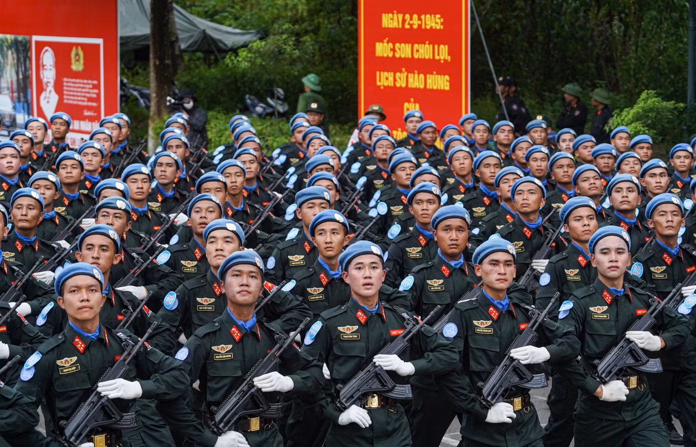 Ghi nhận của phóng viên Tiền Phong ngày 9/7, tại khuôn viên Đại học Quốc gia Hà Nội (xã Hòa Lạc, TP Hà Nội), hàng nghìn học viên, chiến sĩ Công an nhân dân đang nỗ lực luyện tập.