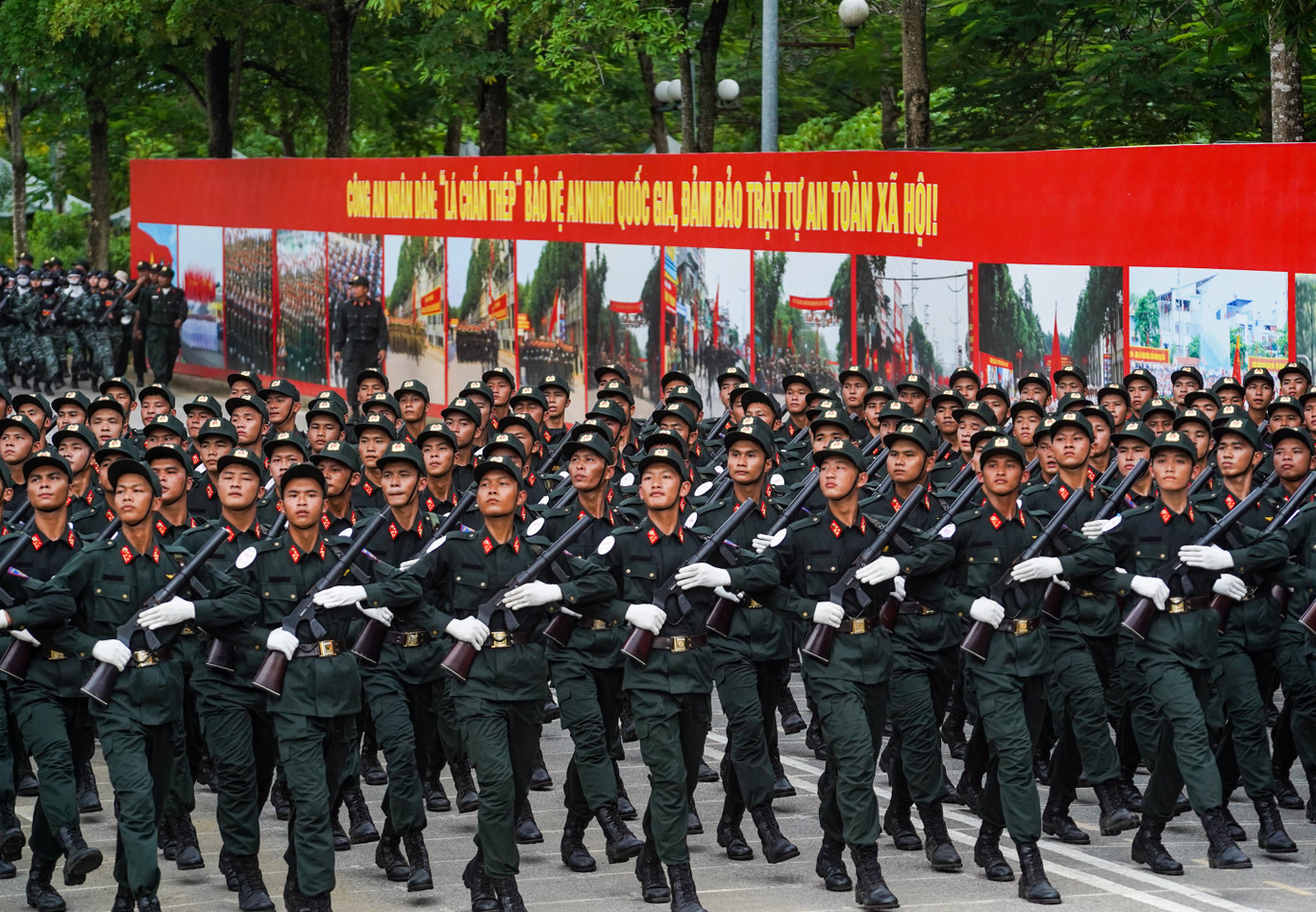 Ngoài ra, theo kế hoạch của Bộ Công an, tham gia diễu binh, diễu hành dịp 80 năm Quốc khánh của lực lượng CAND sẽ còn 12 khối đi và 7 khối đứng khác. Ngoài ra, theo kế hoạch của Bộ Công an, tham gia diễu binh, diễu hành dịp 80 năm Quốc khánh của lực lượng CAND sẽ còn 12 khối đi và 7 khối đứng khác.