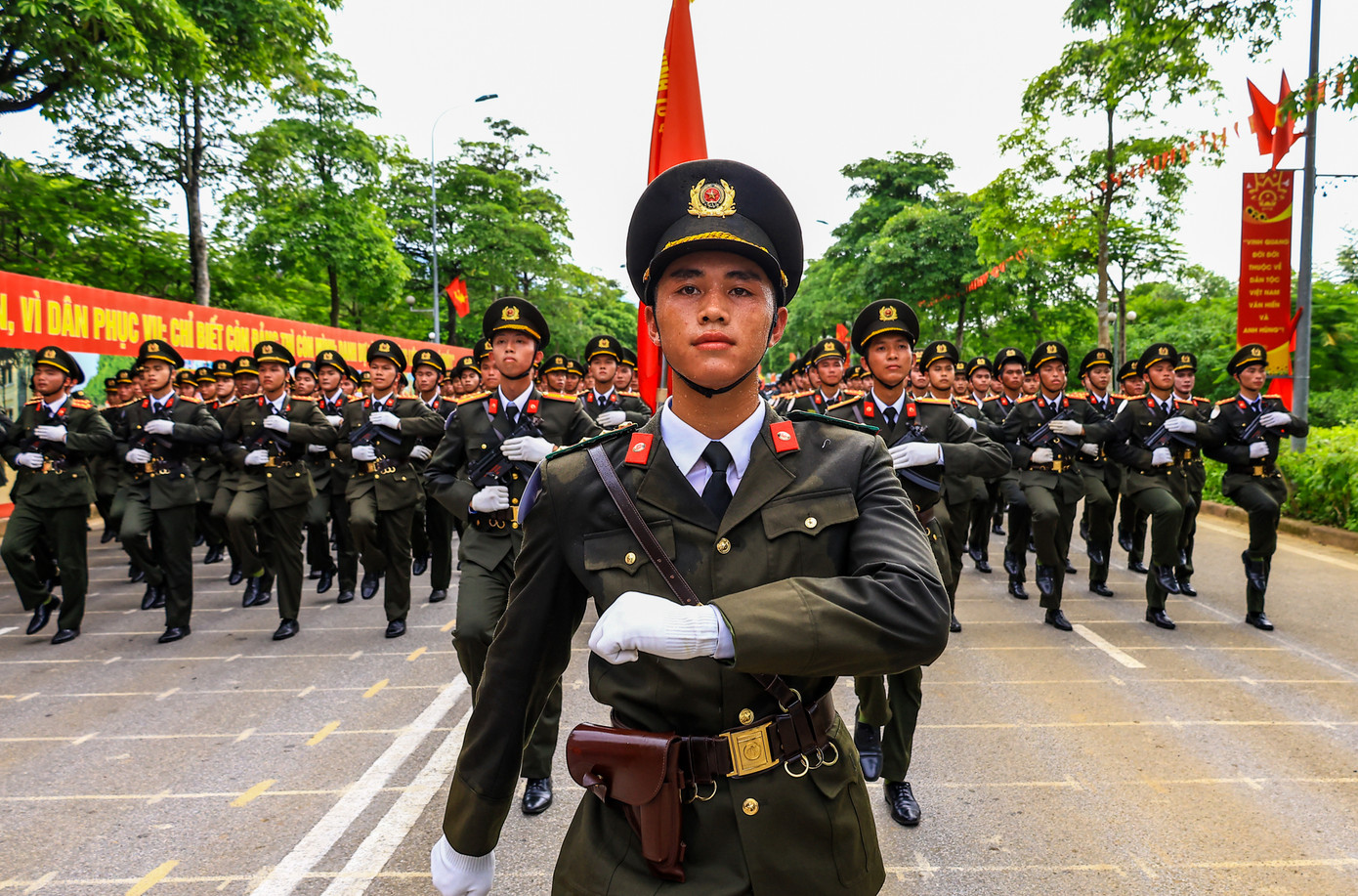 Khối Nam sĩ quan An ninh nhân dân trên thao trường. Khối Nam sĩ quan An ninh nhân dân trên thao trường.