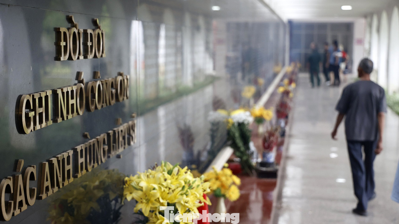 "9 năm làm một Điện Biên/Nên vành hoa đỏ nên thiên sử vàng". 70 năm qua, chiến thắng vang dội của quân, dân ta vẫn khắc ghi mãi trong mỗi trái tim người Việt Nam. "9 năm làm một Điện Biên/Nên vành hoa đỏ nên thiên sử vàng". 70 năm qua, chiến thắng vang dội của quân, dân ta vẫn khắc ghi mãi trong mỗi trái tim người Việt Nam.