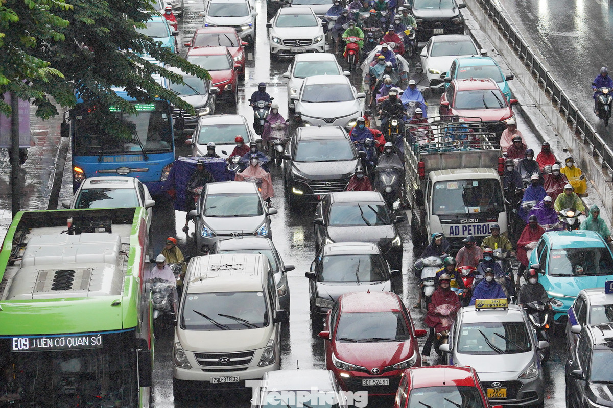 Tại đường Nguyễn Trãi đông nghẹt. Tại đường Nguyễn Trãi đông nghẹt.