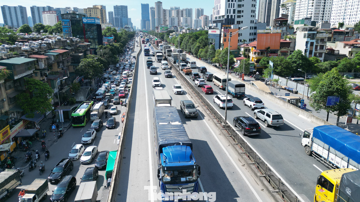 Dự báo trong hôm nay và ngày mai, tình trạng giao thông ở các tuyến đường huyết mạch sẽ căng thẳng hơn. Dự báo trong hôm nay và ngày mai, tình trạng giao thông ở các tuyến đường huyết mạch sẽ căng thẳng hơn.
