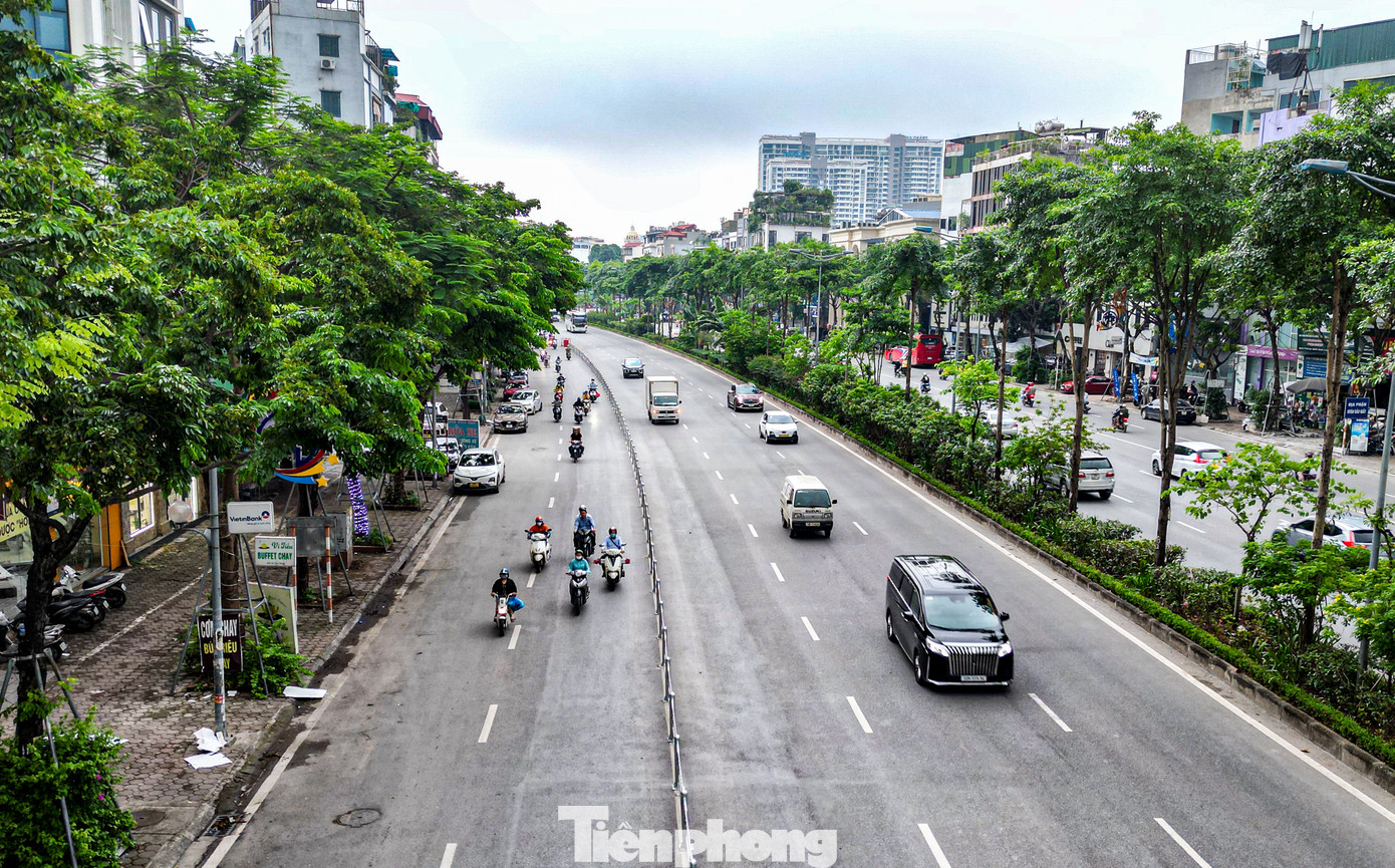 Trên tuyến đường Võ Chí Công, phạm vi phân làn bắt đầu từ sau lối xuống của đường trên cao đến trước đoạn tách dòng dẫn từ Võ Chí Công xuống đường đê sông Hồng (đường Âu Cơ).