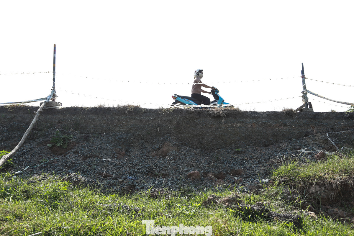 UBND TP Hà Nội cũng ban hành lệnh xây dựng công trình xử lý khẩn cấp khắc phục tình trạng trên với chi phí đầu tư khoảng 7 tỷ đồng; thời gian thi công hoàn thành trước 30/5/2025.